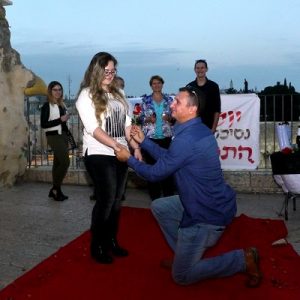 הצעת נישואין מרגשת בכותל המערבי